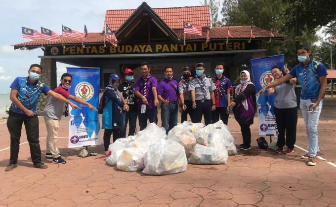 Khidmat Komuniti Pembersihan Pantai