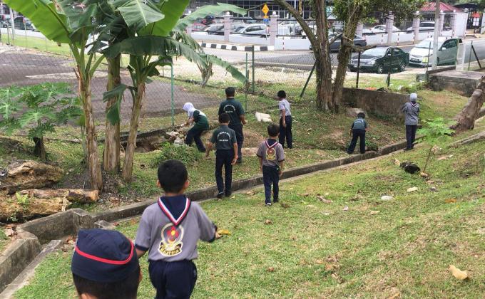 Projek membersihkan longkang di SKAM sempena kesedaran Penyakit Dengue
