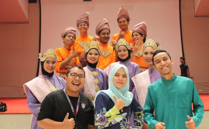 Rovers Menari, Berjoget dan Berlakon