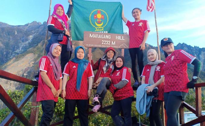  FUN HIKING AT MARAGANG HILL 2232M  