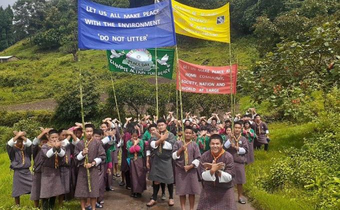 Peace between Community and Environment
