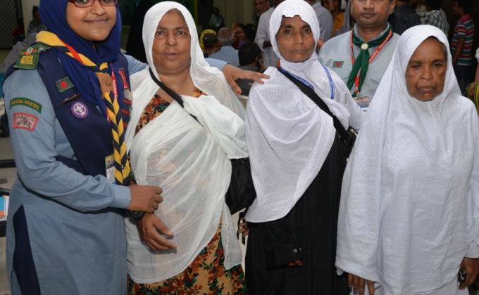 Rover Scouts of Bangladesh rendering continuous service to 97000 Pilgrims ( Hajjis )