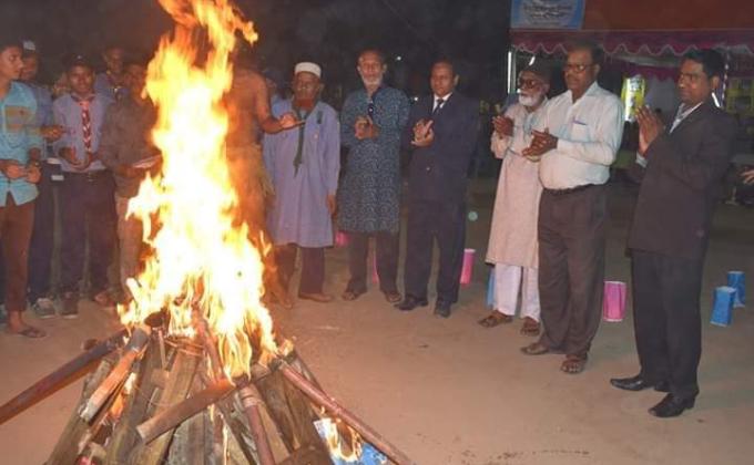 ক্যাম্প ফায়ার