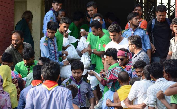 বন্যা খাদ্য ওষুধ বিতরণ 