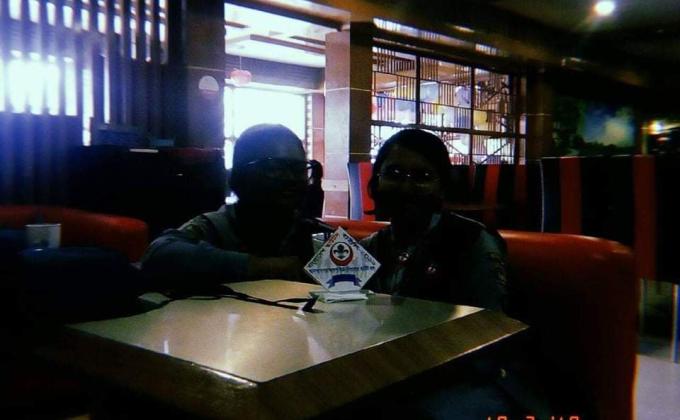 Hiking with tracking signs 