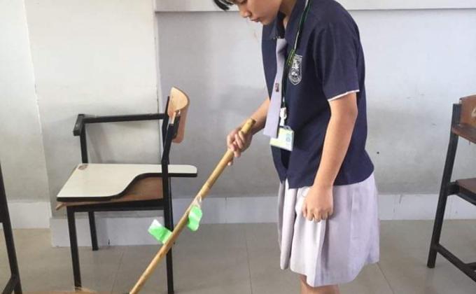 กวาดพื้นห้องเรียน