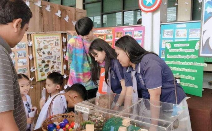 ช่วยงานที่บูทวันเปิดบ้านและวันวิชาการ
