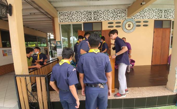 ช่วยยกโต๊ะ