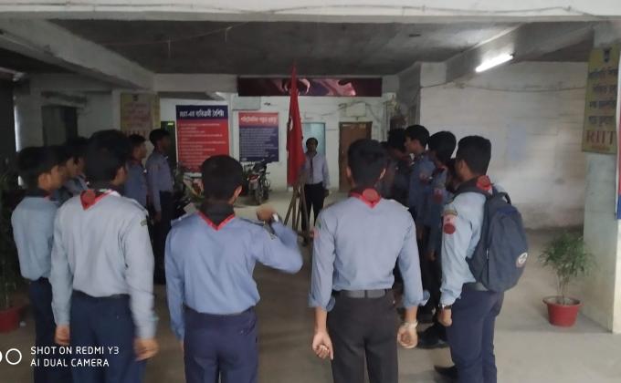 সাপ্তাহিক ক্রু মিটিং