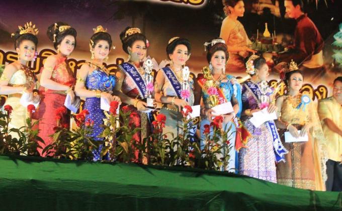 เป็นตัวแทนหมู่บ้านประกวดนางนพมาศ เนื่องในวันลอยกระทง