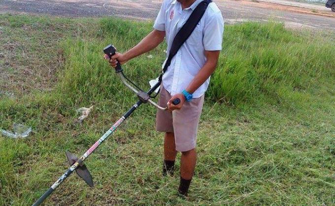 ตัดหญ้าสนามฟุตบอล