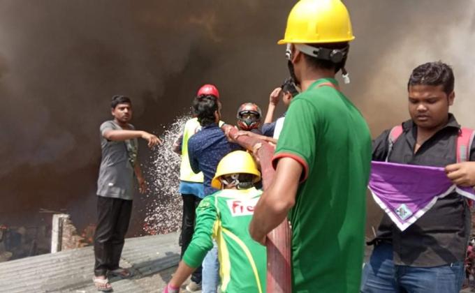 মিরপুর রুপনগর বস্তিতে অগ্নিকান্ড