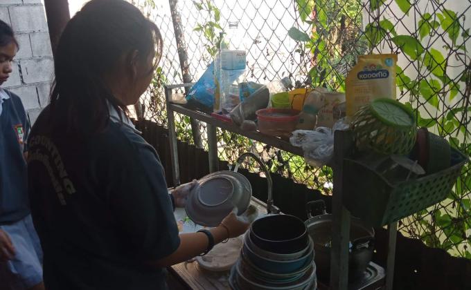 มาล้างจานบ้านเพื่อน.