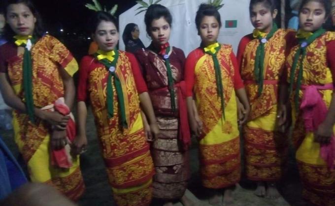 তাঁবু জলসায় পাহাড়ি সাজ 