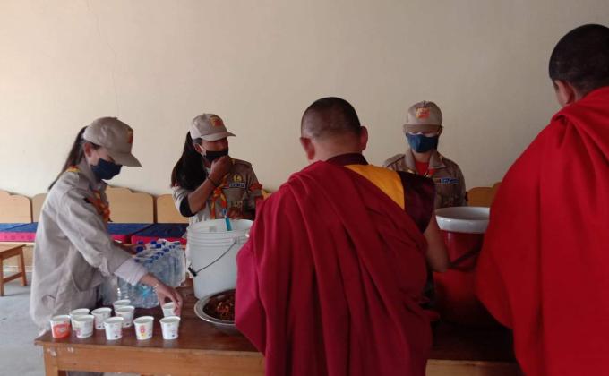 Volunteer at monastry (Pangrizampa)