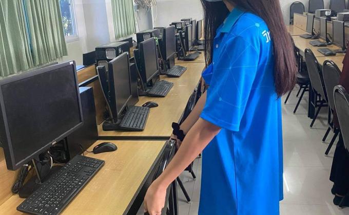 จัดโต๊ะ