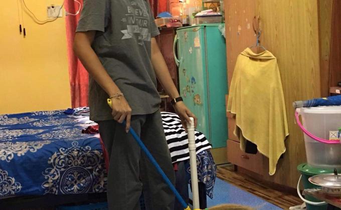 กวาดบ้านให้ป้า