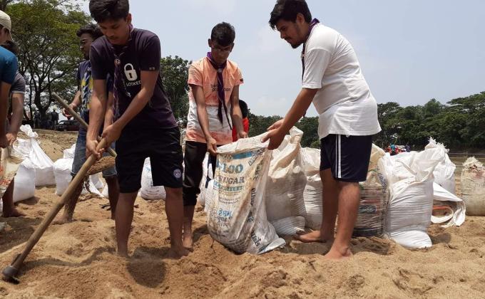 নদীর বাধ নির্মাণ 
