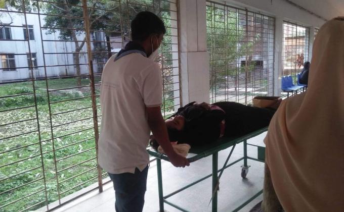 দুর্ঘটনায় গুরুতর আহত রোগীকে প্রাথমিক চিকিৎসা সেবা এবং  সাহায্য করা। 