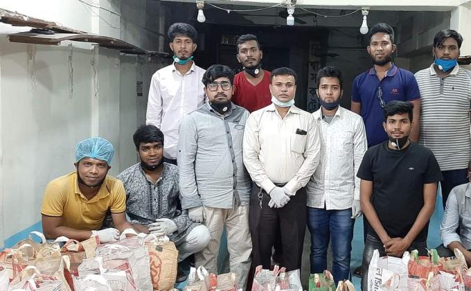 করোনা কালিন ত্রান বিতরন 