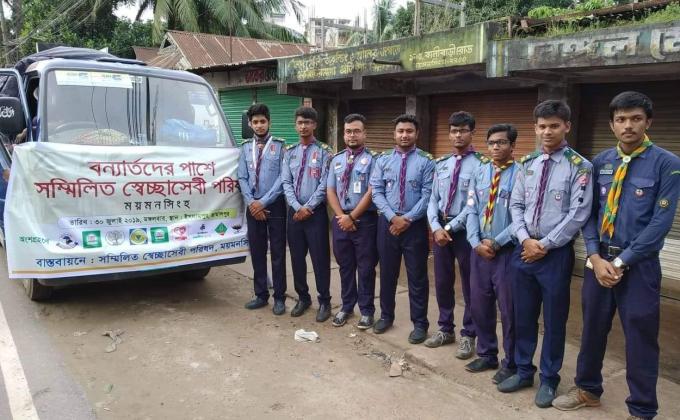 বন্যার্তদের পাশে ত্রান সামগ্রী 