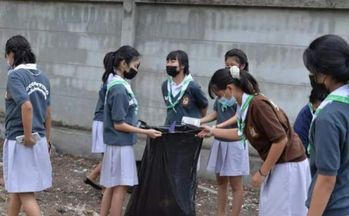 เก็บขยะข้างวิลัย