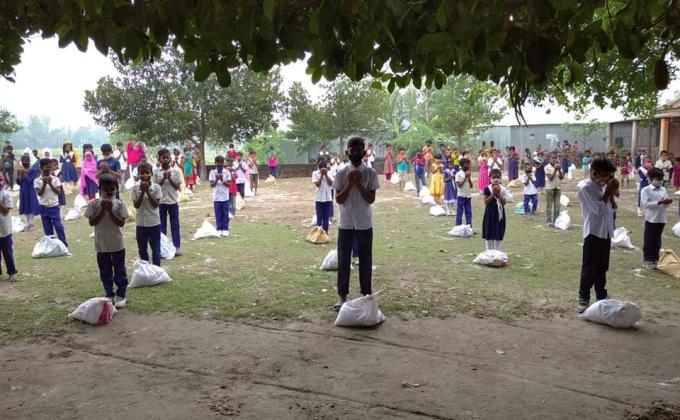 রোটারি ক্লাব অব শ্যামলীর অর্থায়ণে এবং রেসকিউ ফর সিরাজগঞ্জ এর সার্বিক সহযোগিতায় ত্রান বিতরন কর্মসুচি-২০২০