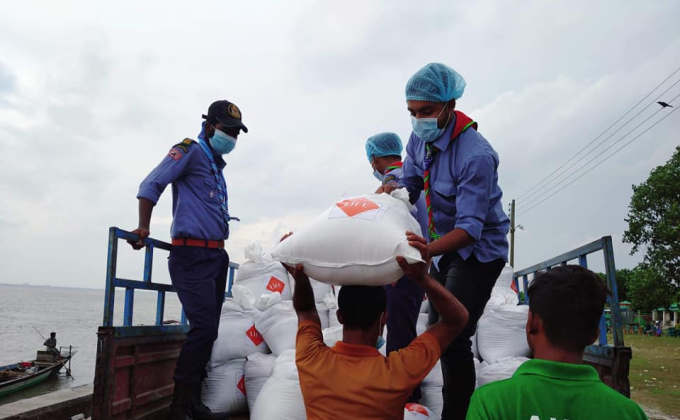 Distribution of food items among helpless distressed families

