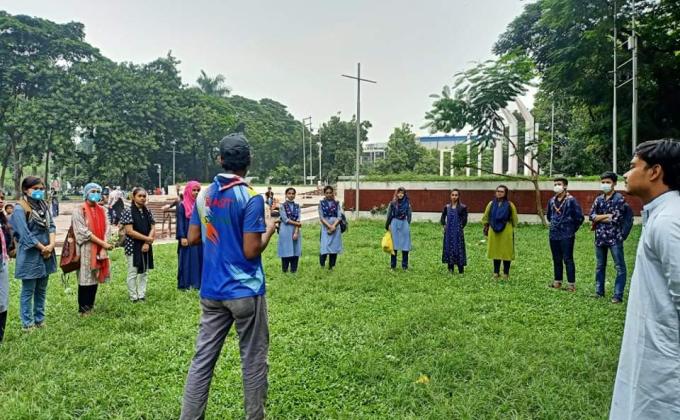 সাপ্তাহিক ক্রুমিটিং 