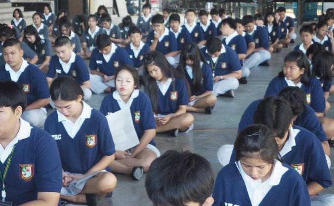 กิจกรรมสวดมนต์ ไหว้พระทุกเช้าวันพฤหัสบดี