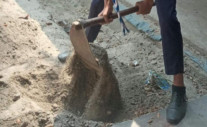 বড় পরিসরে বৃক্ষ রোপণের জন্য মাটি খনন কর্মসূচি