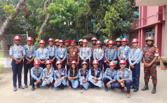 ঝিনাইদহে জাতীয় দূর্যোগ প্রশোমন দিবসে বিভিন্ন অংশের মহড়া অনুষ্ঠিত 