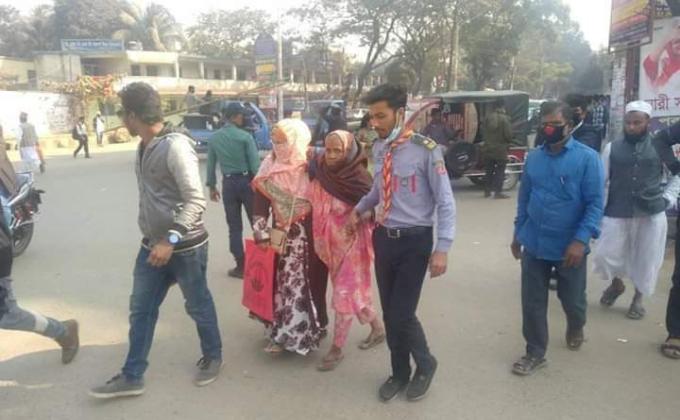 ট্রাফিক মাসে কার্যক্রমে রোভার স্কাউটের সেবা প্রদান 