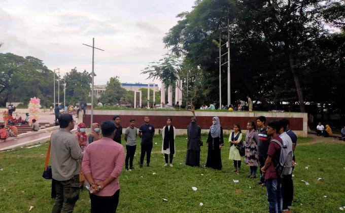 সাপ্তাহিক ক্রুমিটিং 