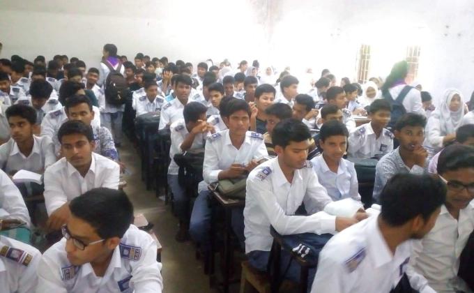 বন্যা দূর্গতদের জন্য চাঁদা সংগ্রহ 