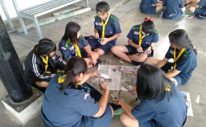 ประดิษฐ์พวงมาลัยจากสิ่งประดิษฐ์เหลือใช้