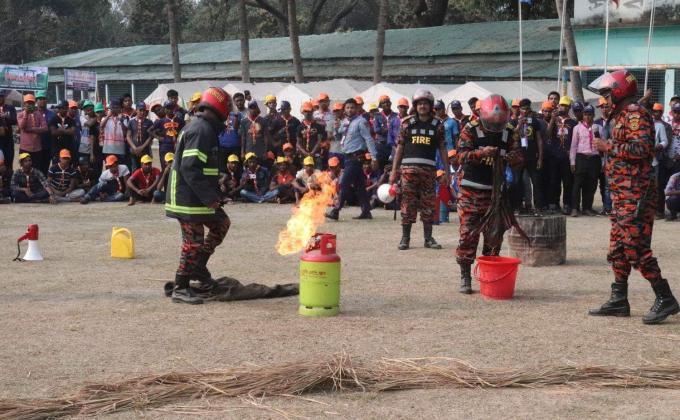 উদ্ধার কর্মী (Fire service & civil defence) 
