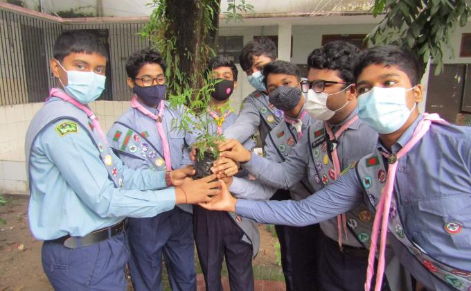 "গাছ লাগাই, পরিবেশ বাচাই"