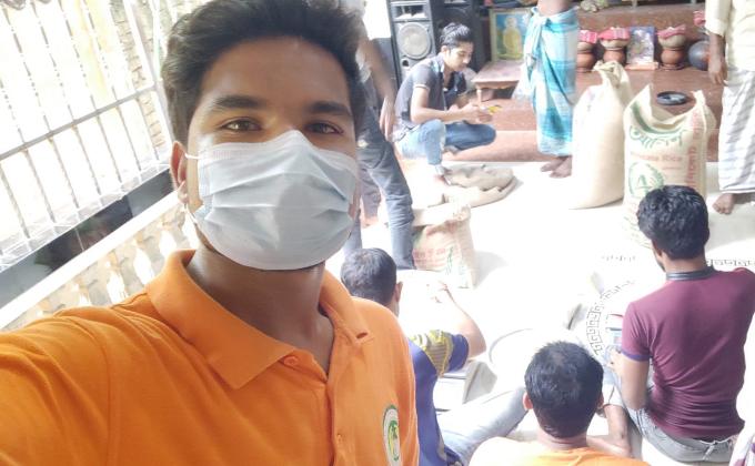 ত্রাণ বিতরণ কর্মসূচি