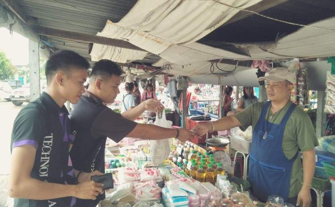 เข้าร่วมกิจกรรมซื้อของ