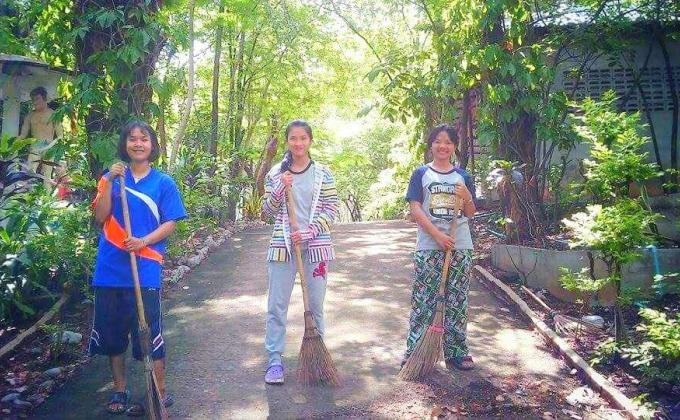 ทำความสะอาบริเวณวัด