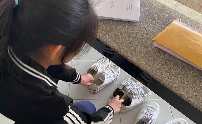 จัดรองเท้าให้เป็นระเบียบ