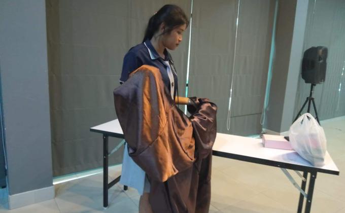 ช่วยเก็บของให้อาจารย์