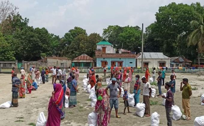 রেসকিউ ফর সিরাজগঞ্জ এর পক্ষ থেকে ত্রাণ সামগ্রী বিতরণ ২০২০
