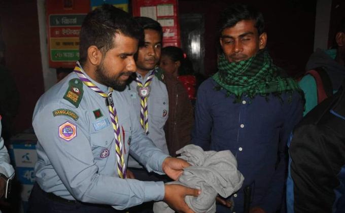 শীত বস্ত্র বিতরণ