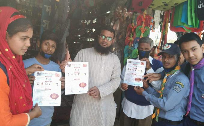 পীরগঞ্জে করোনায় লিফলেট বিতরণ। 