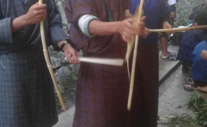 Server during Dechen Zhindrup