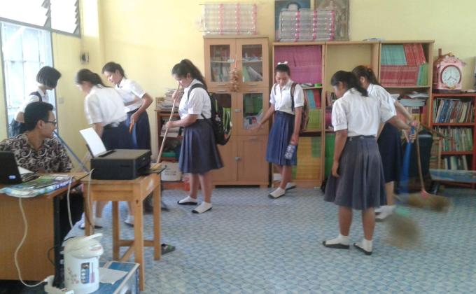 ทำความสะอาดห้องศูนย์ภาษาอังกฤษ