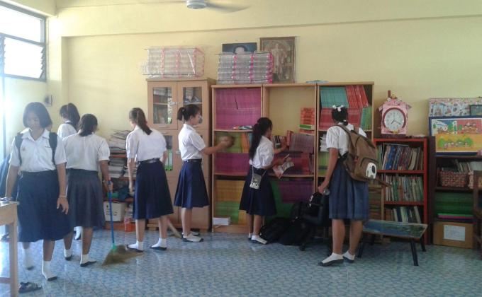 จัดชั้นวางหนังสือ