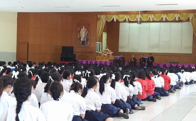 ร่วมรณรงค์การสวมหมวกนิรภัยขณะขับขี่รถจักยานยนต์